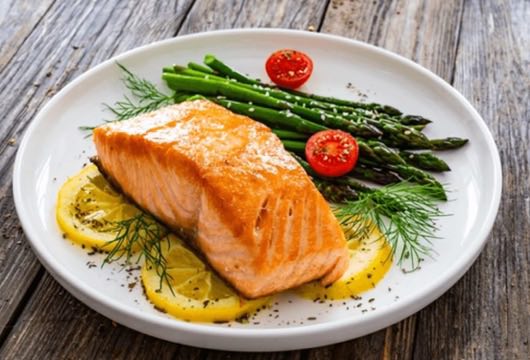 Baked salmon with asparagus and tomatoes on a plate